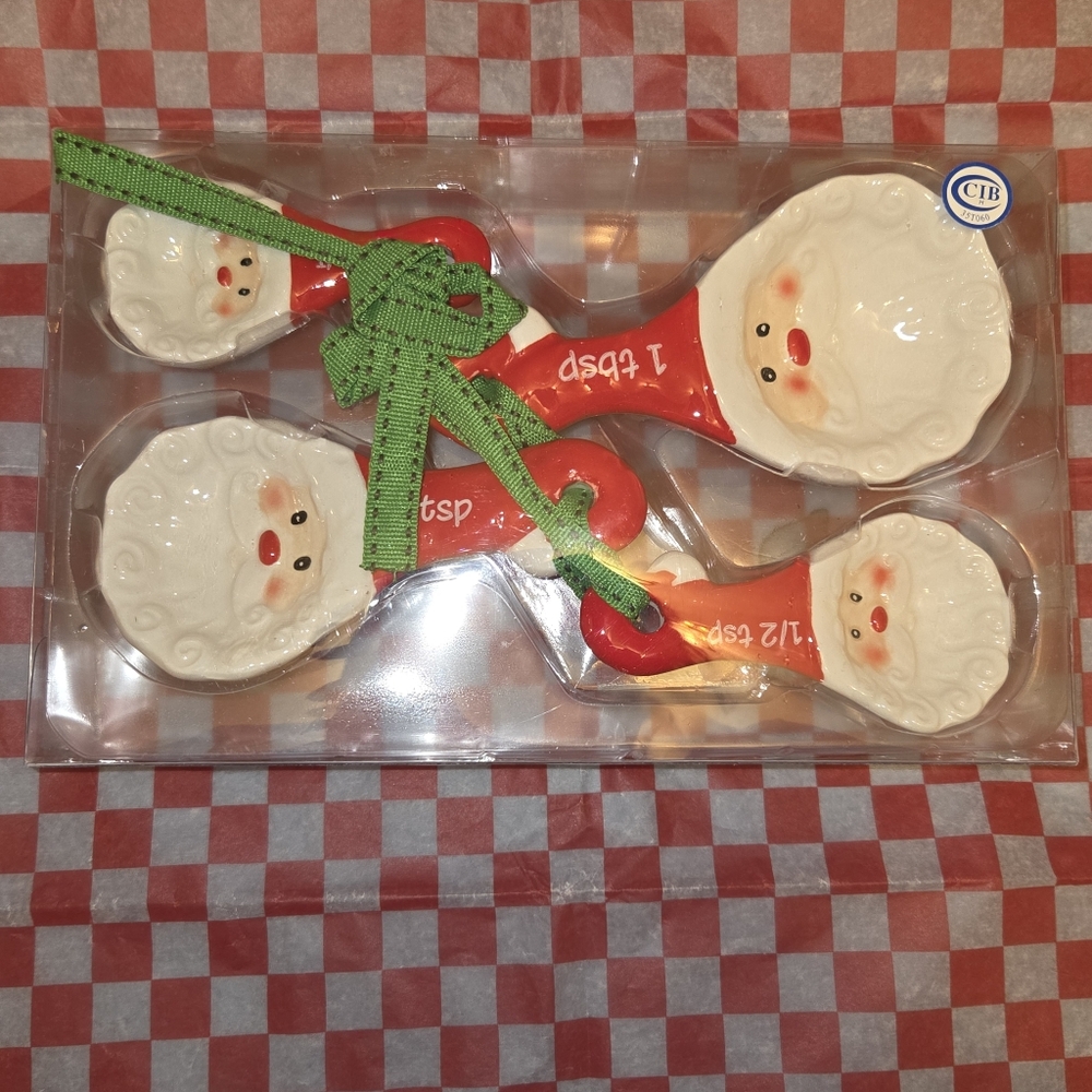 NWT Christmas Ceramic Measuring Spoon Set